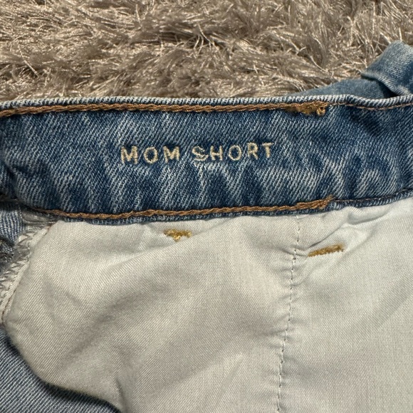 AMERICAN EAGLE Mom High Rise Blue Denim Cuffed jean shorts Women’s size 8 - Picture 4 of 6